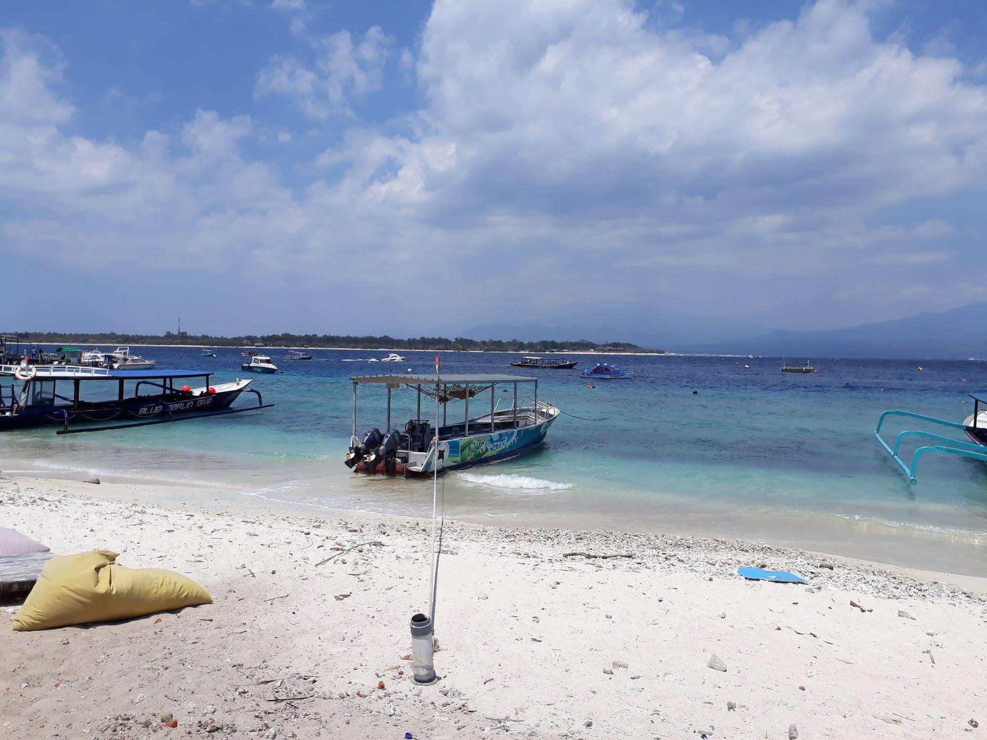 Dream Divers Resort Gili Trawangan Exterior photo